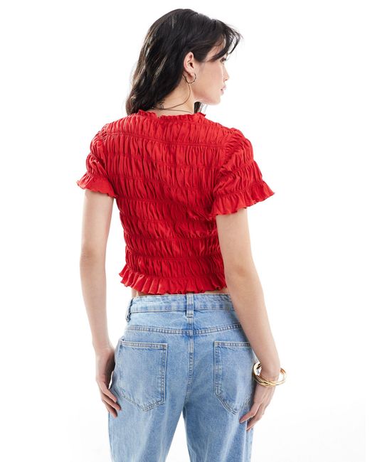ASOS Red – gesmoktes, knapp geschnittenes t-shirt