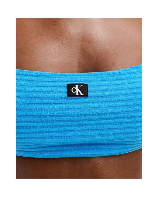 Top bikini a brassière a coste con monogramma di Calvin Klein in Blue