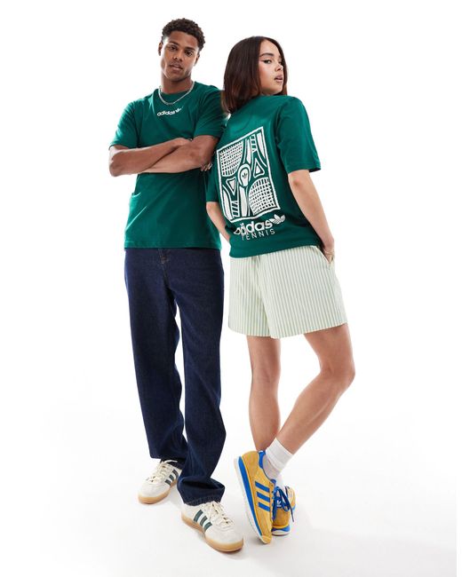 Tennis - t-shirt unisex con grafica stampata sul retro di Adidas Originals in Green