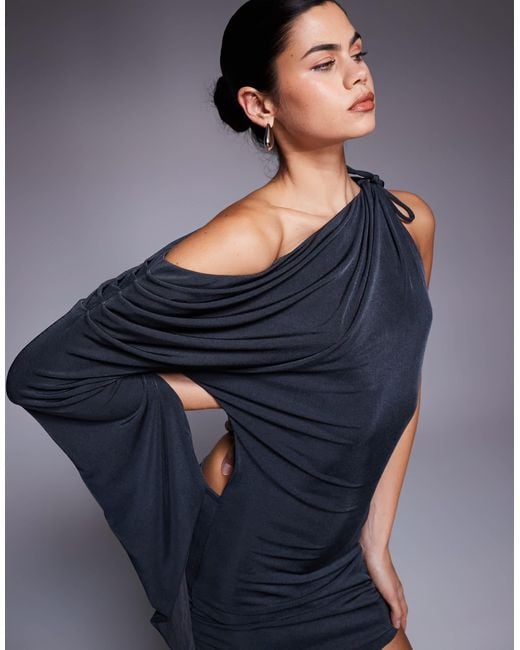 Jolie - robe courte drapée à dos ouvert avec manches évasées et épaules dénudées - anthracite I.AM.GIA en coloris Blue