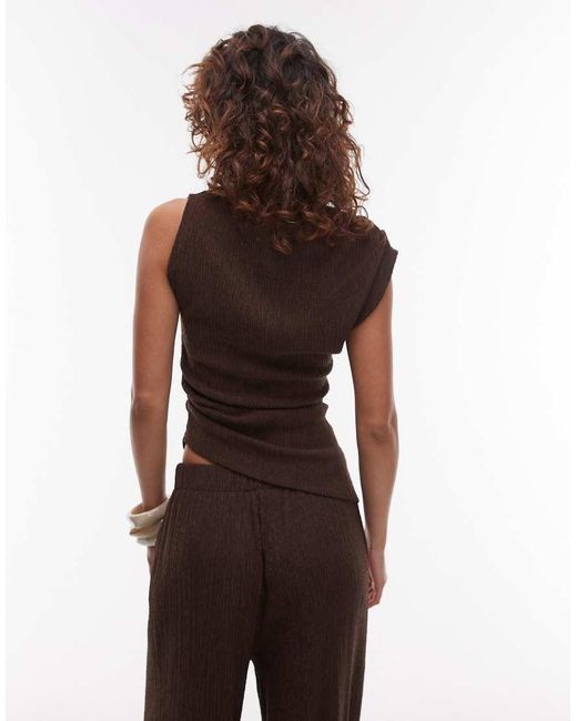 Top Senza Maniche Testurizzato Cioccolato Arricciato di TOPSHOP in Brown