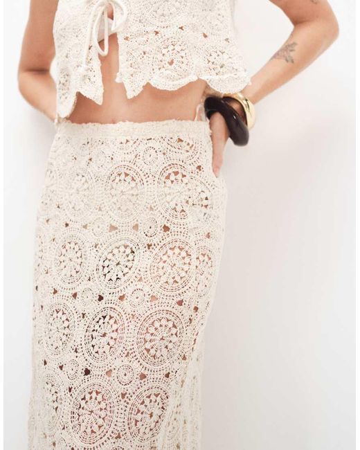 4th & Reckless White Cotton Rich Crochet Floral Scallop Edge Beach Maxi Skirt Co-ord