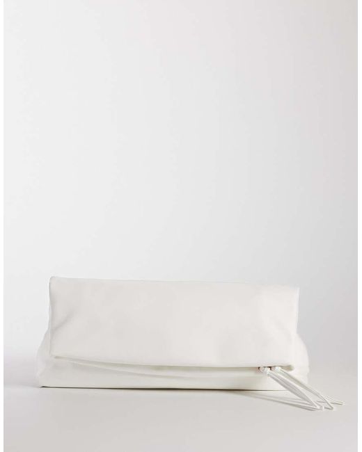 Pochette Allungata Bianca di ASOS in Natural