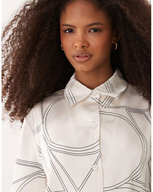 Chemise d'ensemble satinée à imprimé abstrait et liserés contrastants - crème Iyal en coloris Natural