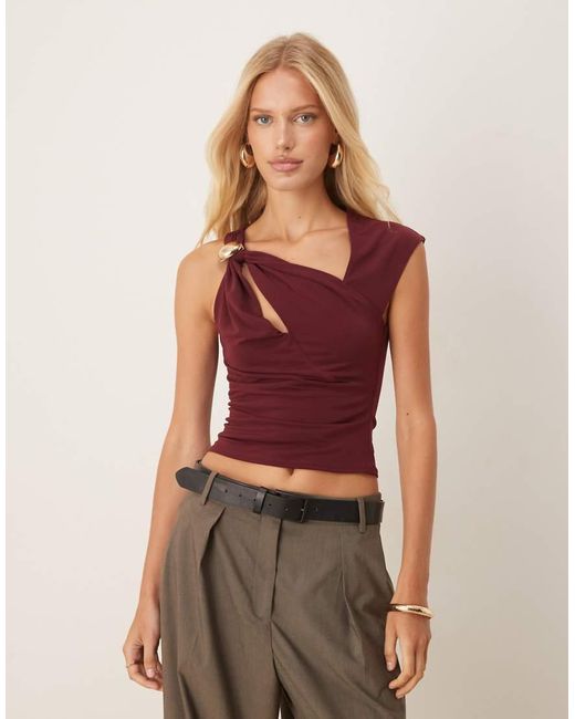 ASOS Top Met Blote Schouders Met Afwerking En Uitsnijding in het Red