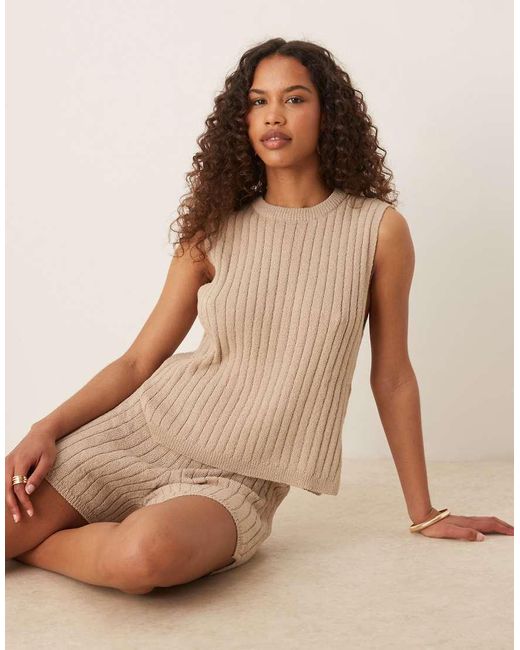 Top di ASOS in Brown