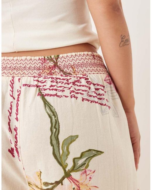 Pantalones De Pernera Ancha Sin Cierres Con, Detalle Fruncido En La Cintura Y Detalles Marrones De Mezcla De Lino De Curve ASOS de color Natural