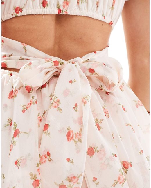 Miss Selfridge Pink – gerüschter, stufiger mini-playsuit aus rosa chiffon mit rosenprint
