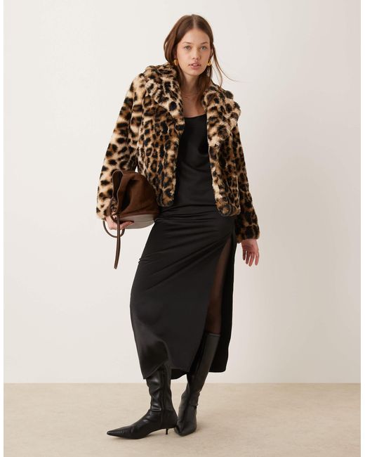 Manteau court en fausse fourrure - imprimé animal New Look en coloris Natural