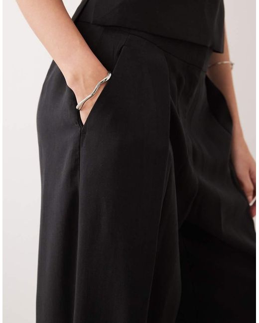 Maris di Mango in Black