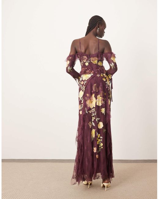 Robe volantée longue à épaules nues et encolure américaine en dentelle brodée - bordeaux ARRANGE en coloris Pink
