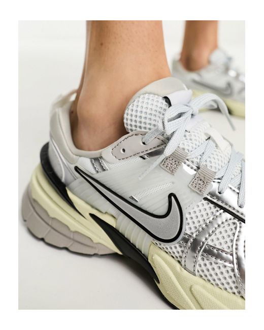Nike Gray – v2k run – unisex-sneaker