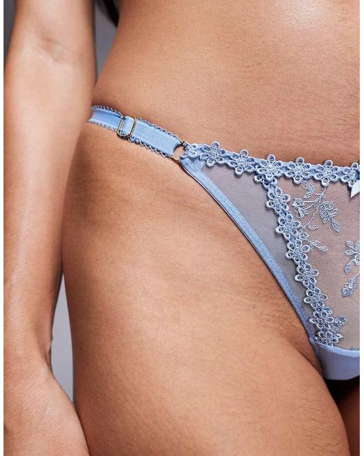 Beau di Boux Avenue in Gray