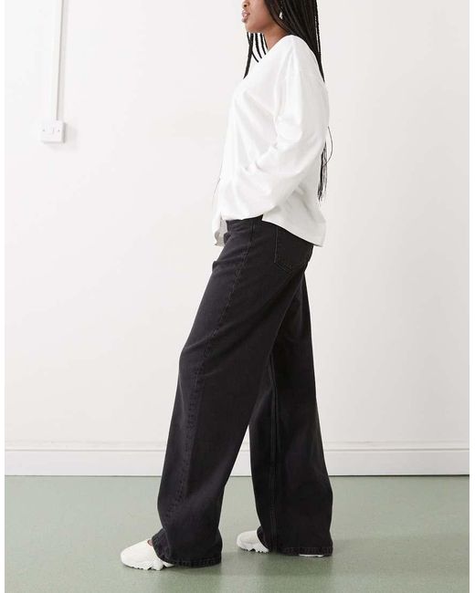 Weekday Missy in het White