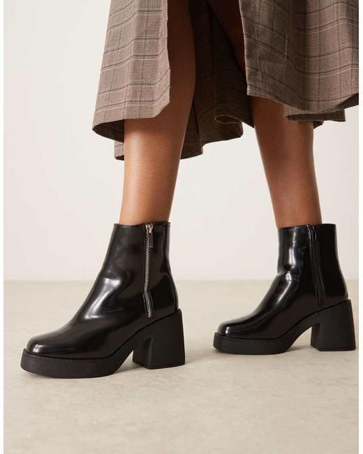 New Look Black Chunky Mid Heeled Ankle Boot