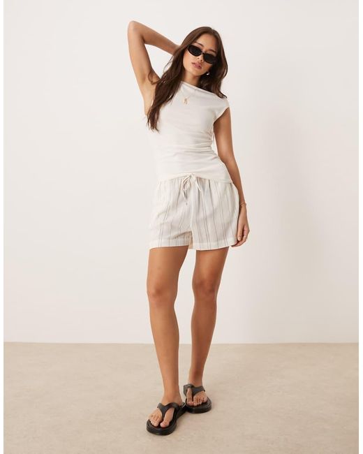 Mango Jersey Top Met Rechte Hals En Blote Schouder in het White