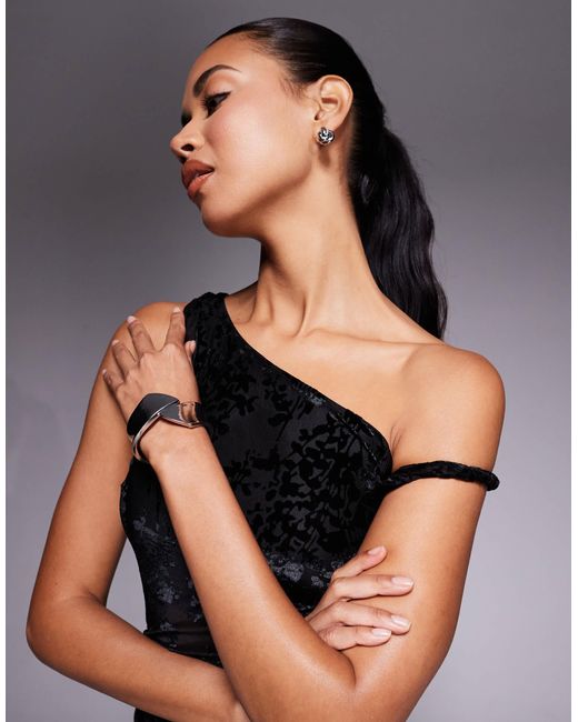 Exclusivité - - robe longue en dévoré à épaules dénudées et bretelle torsadée Kaiia en coloris Blue