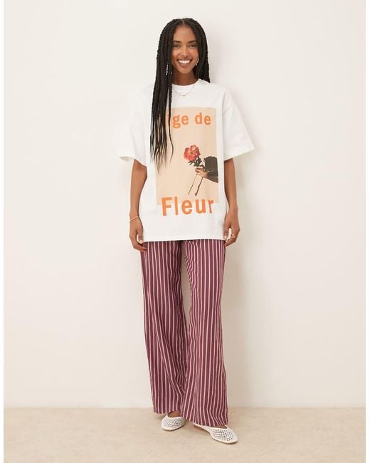 Camiseta Blanca Extragrande Con Estampado Gráfico "Tige De Fleur" De ASOS de color Natural