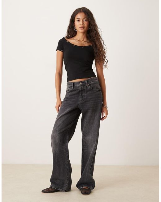 Top A Maniche Corte A Coste Con Scollo Ampio E Borchie di ASOS in Black
