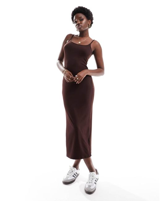 Cotton on robe nuisette basique mi longue style annees 90 a fines bretelles marron fonce Cotton On en coloris Marron Lyst