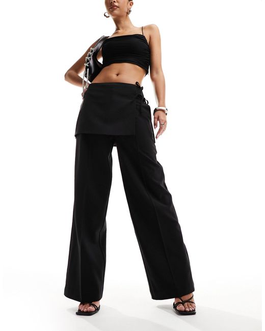 Pantalones s con detalle superpuesto NA-KD de color Black