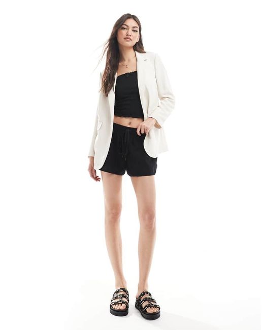 Blazer Stropicciato Color Pietra di Stradivarius in White