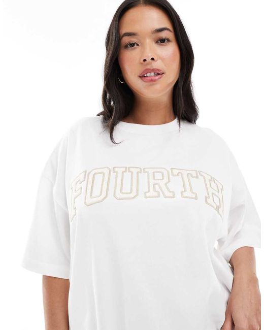 Camiseta Blanca Extragrande Con Logo De Croché De Algodón De 4th & Reckless de color White