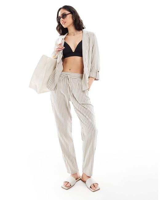 Mix and match - blazer d'ensemble ajusté en aspect lin rayé - crème Vero Moda en coloris White