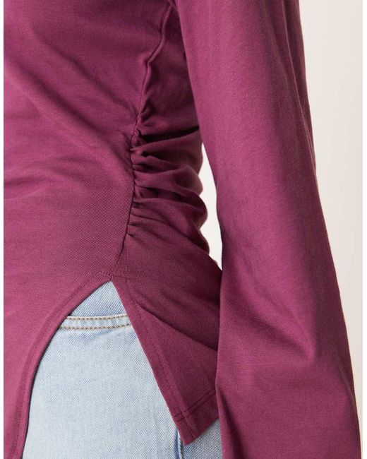 Top A Maniche Lunghe Color Fico Con Arricciatura Laterale E Fondo Asimmetrico di ASOS in Purple