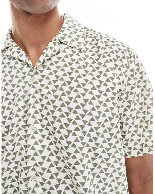 Camisa Resort Blanca De Manga Corta Con Estampado Triangular Verde De -Blanco Only & Sons de hombre de color White