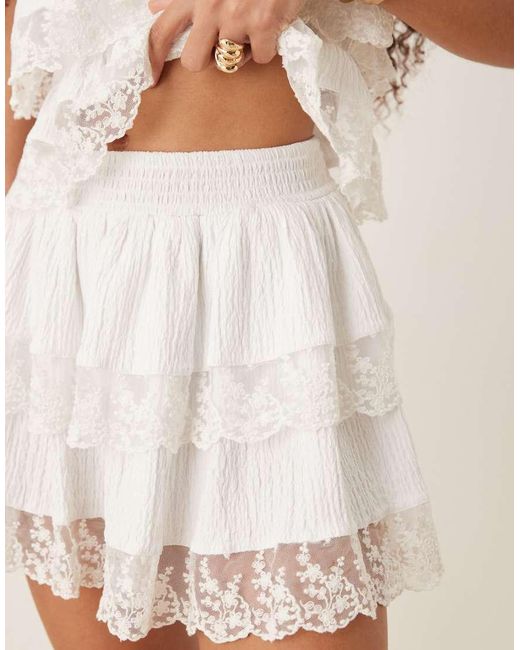 Minigonna A Ruota Bianca E Neutra Con Finiture di ASOS in Natural