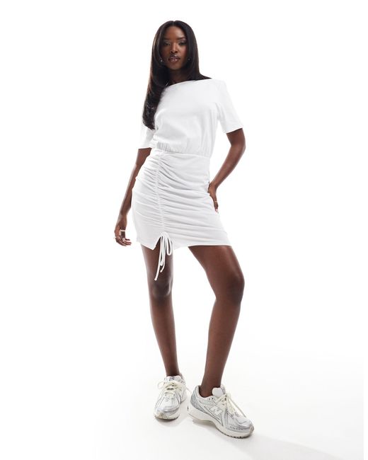 In The Style White – figurbetontes t-shirt-kleid