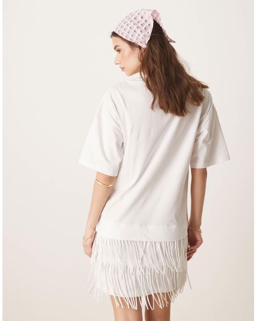 ASOS White – kurzes bedrucktes t-shirt-kleid mit fransen