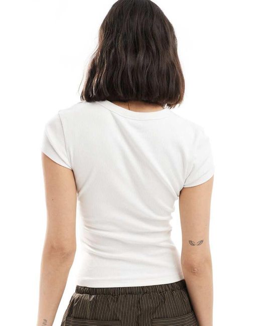 Camiseta Blanca Con Diseño Encogido Y Estampado Gráfico De Langosta De Canalé De ASOS de color White
