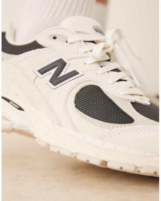 New Balance Natural 2002 Trainers