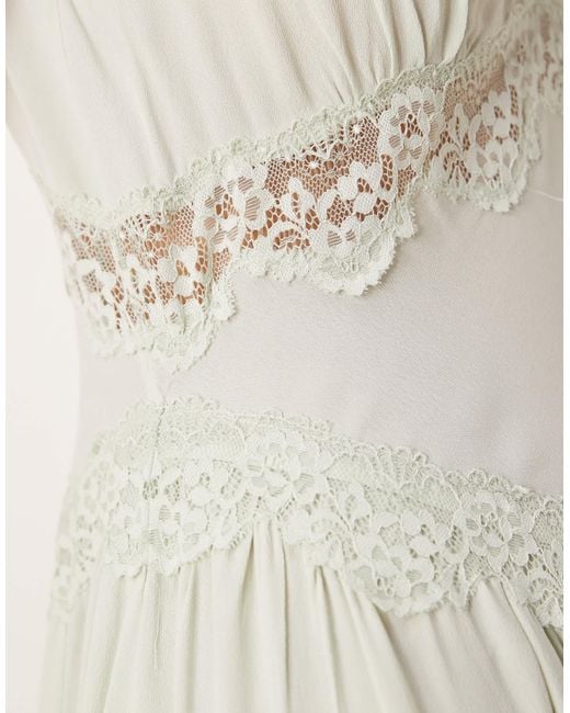 Robe mi-longue avec col v et détail en dentelle - pâle Mango en coloris Natural