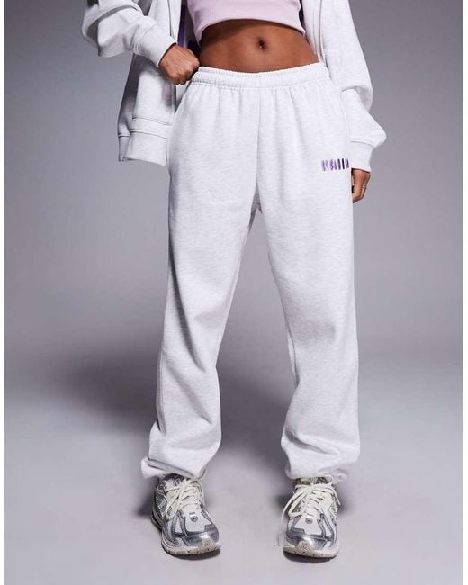 Kaiia Joggingbroek Met Hoog Katoenpercentage, Geborduurd Logo En Aansluitende Boorden in het Gray