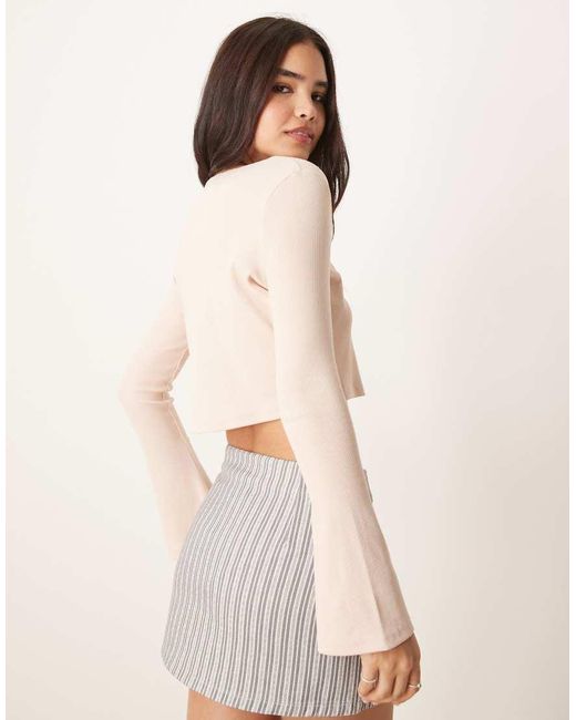 ASOS Geribbelde Crop Top Met Lange Mouwen En Afwerking in het Natural