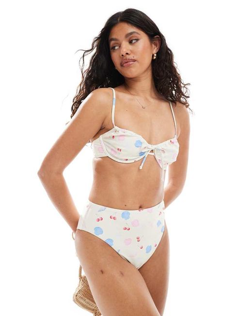 Slip Bikini A Vita Alta Con Stampa Di Conchiglie di Pieces in White
