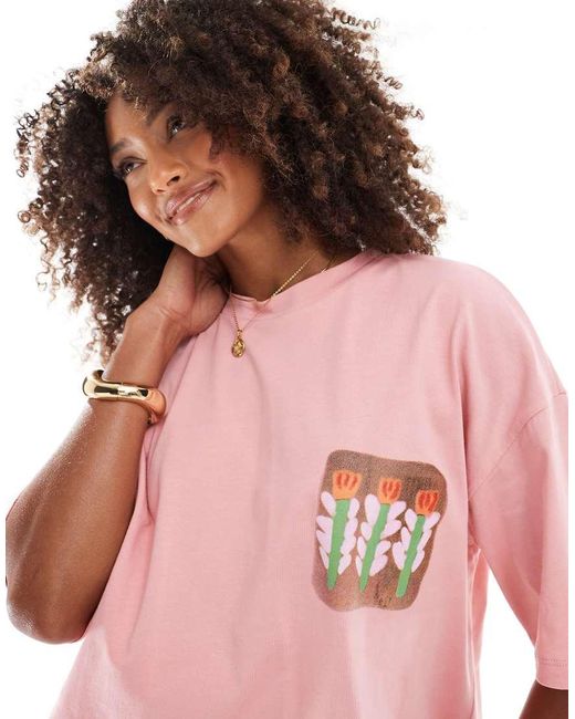 T-Shirt Oversize Crepuscolare Con Grafica A Riquadri Con Fiori di ASOS in Pink