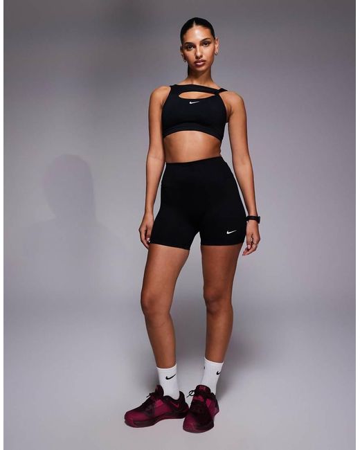 Nike One in het Black