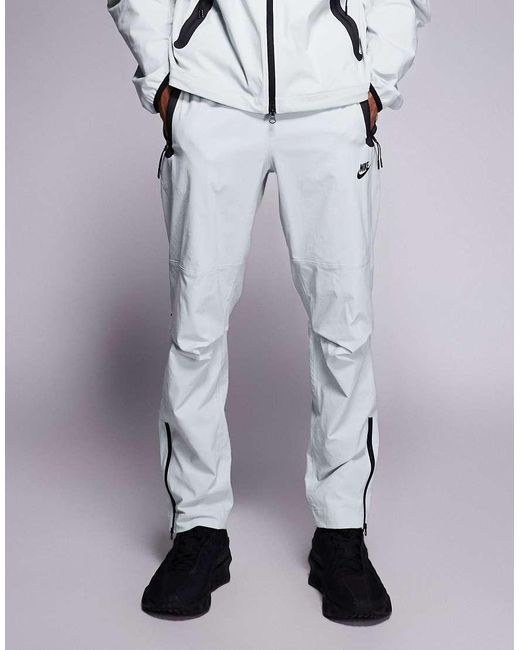 Nike Tech in het Gray voor heren