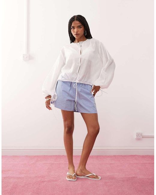 Blusa Blanco Hueso Con Mangas Voluminosas Y Detalle De Aberturas En La Parte Delantera De Voile De Algodón De Weekday de color White
