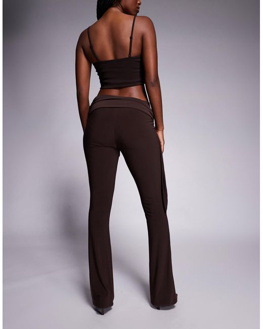 Pantalon évasé près du corps noué à la taille - chocolat ASOS en coloris Brown