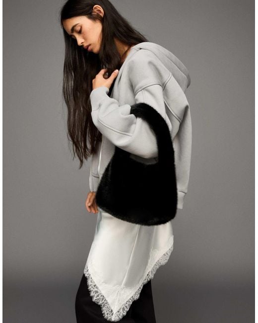 Sac porté épaule en fausse fourrure Bershka en coloris Black