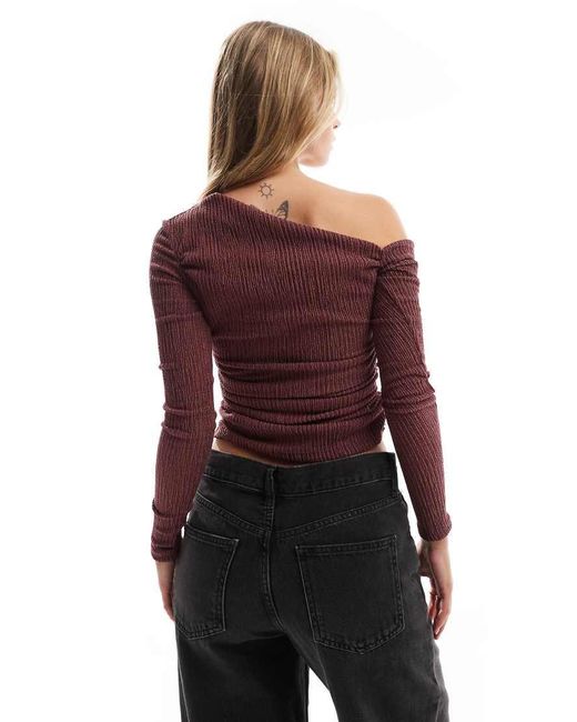 Pull&Bear Top Met Textuur En Asymmetrische Hals in het Red