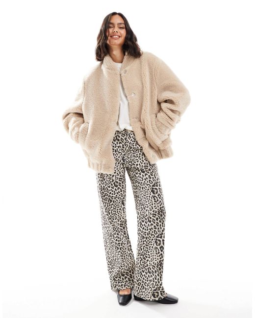 Miss Selfridge Natural – oversize-bomberjacke aus teddyfell