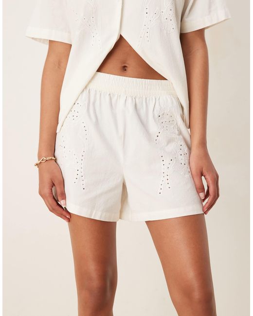 Jdy Natural Relaxed Pull On Shorts