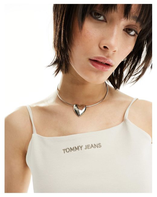 Top vestibilità classica color crema con logo piccolo di Tommy Hilfiger in Black