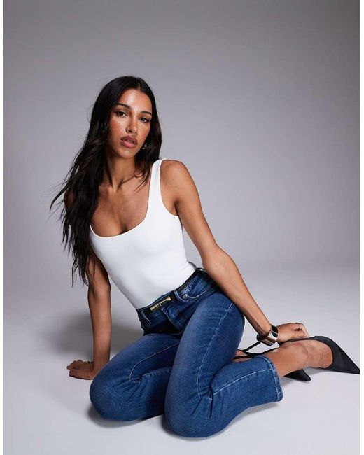 GOOD AMERICAN Blue Good Straight Light Cropped Compression Jeans